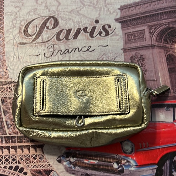MCM Gold Visetos Chevron pouch/fanny pack/crossbody NWOT - Picture 3 of 10